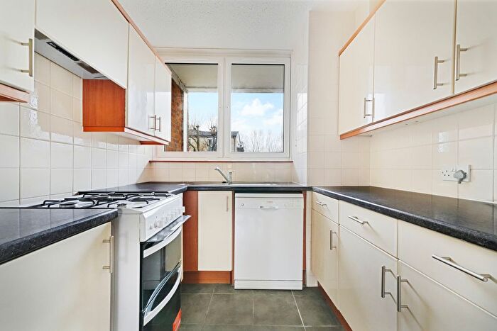 3 Bedroom Flat To Rent In Plough Way, Surrey Quays, SE16