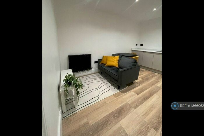 2 Bedroom Flat To Rent In Lower Addiscombe Road, Croydon, CR0