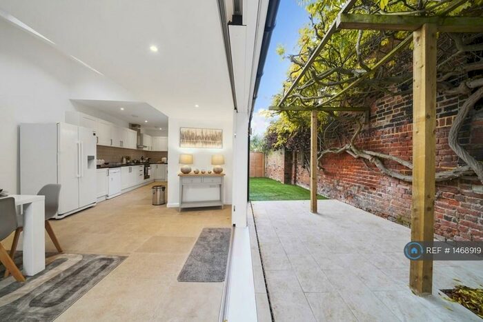 5 Bedroom Terraced House To Rent In High Street, Eton, Windsor, SL4