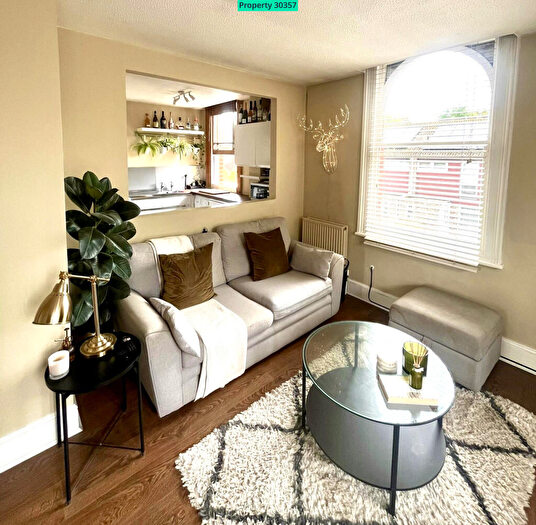 1 Bedroom Flat To Rent In Pyrcroft House, Pyrcroft Lane, Weybridge, KT13