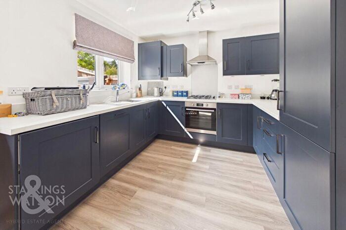 3 Bedroom Detached House For Sale In Hawthorn Drive, Rackheath, Norwich, NR13