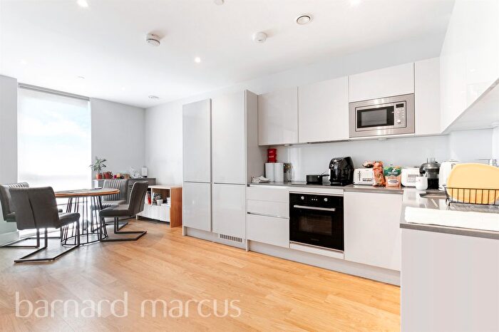 2 Bedroom Flat For Sale In Plough Lane, London, SW17