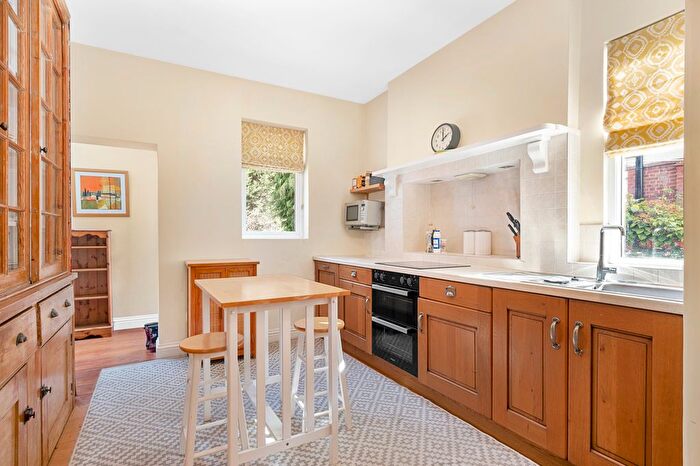 1 Bedroom Flat To Rent In Oakwood Road, SW20