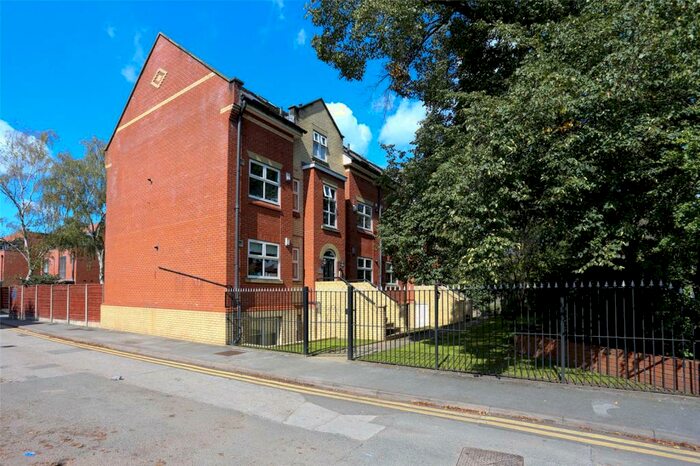 2 Bedroom Flat To Rent In Silver Birches, Parrs Wood Road, Didsbury, Manchester, M20