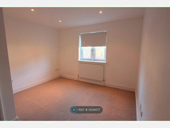 2 Bedroom Flat To Rent In Austin Heights, Maidstone ME16
