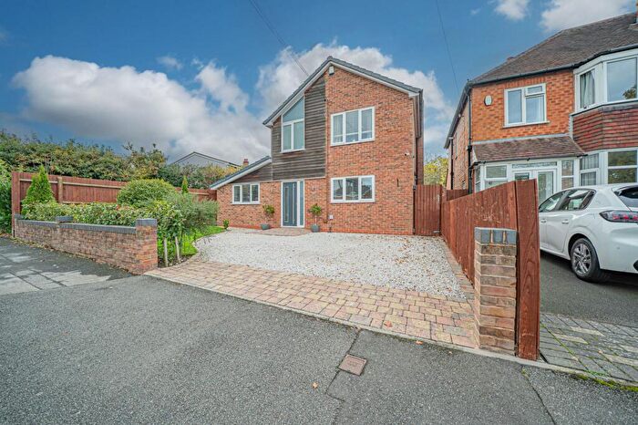 3 Bedroom Detached House For Sale In Bradbury Road, Solihull, B92