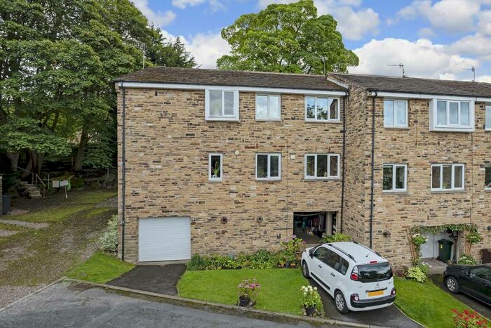 3 Bedroom Town House To Rent In Skelda Rise, Ilkley, LS29