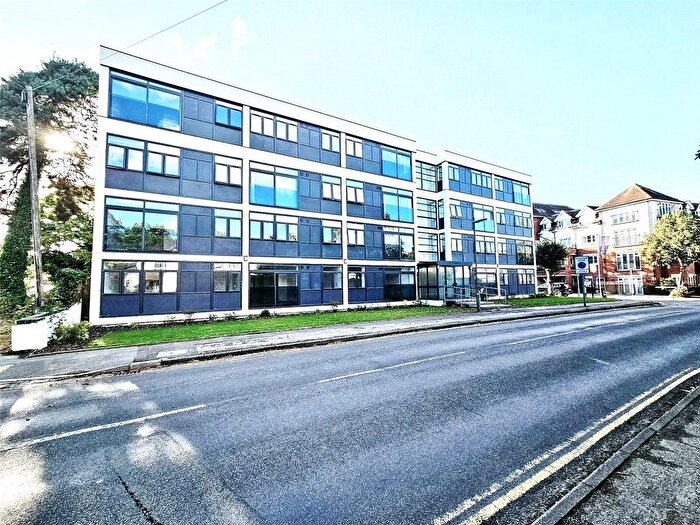 1 Bedroom Flat To Rent In Pyrford Road, West Byfleet, Surrey, KT14