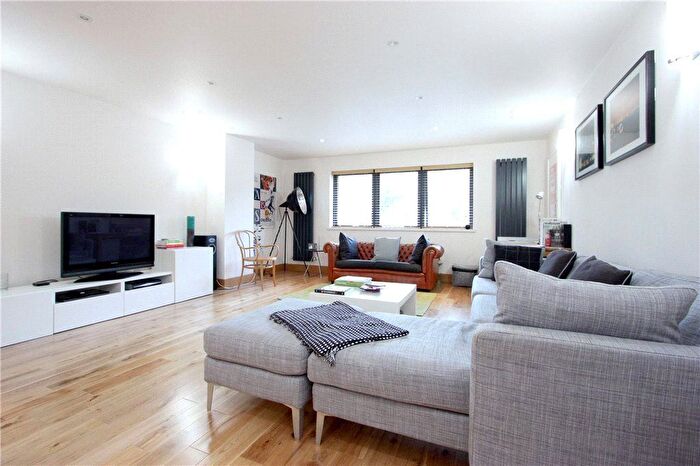 2 Bedroom Flat For Sale In Rothsay Street, London, SE1