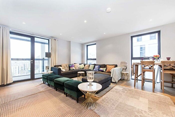 2 Bedroom Flat To Rent In St. Josephs Street, London, SW8