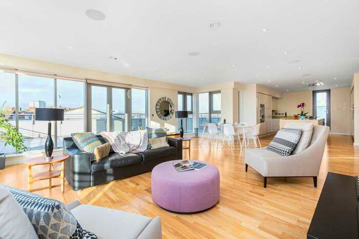 4 Bedroom Penthouse Flat To Rent In Vanston Place, Fulham, SW6