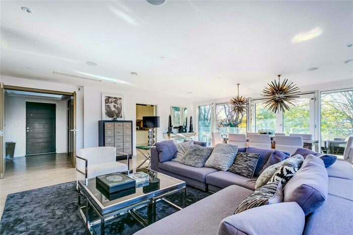 3 Bedroom Apartment To Rent In Halcyon Close, London, SW13