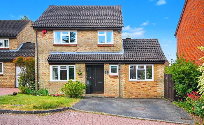 3 Bedroom Detached House For Sale In Ten Acres, Fetcham, KT22
