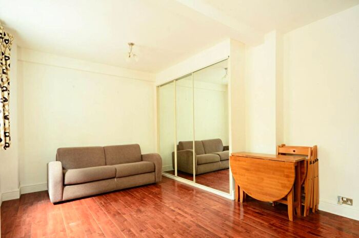 Studio For Sale In Charterhouse Square, Clerkenwell, London, EC1M
