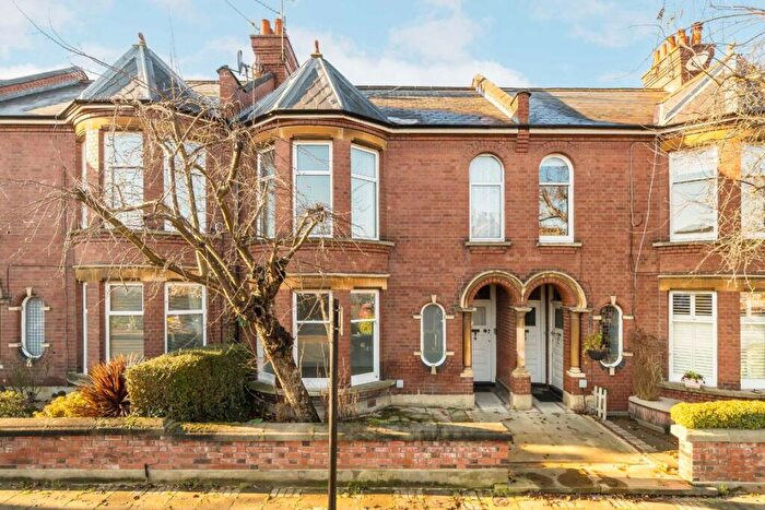 2 Bedroom Flat To Rent In Telferscot Road, Balham, SW12