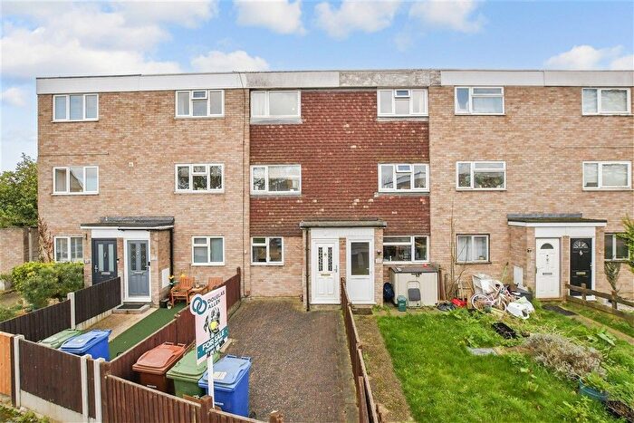 2 Bedroom Maisonette For Sale In Parry Close, Stanford Le Hope, Essex, SS17