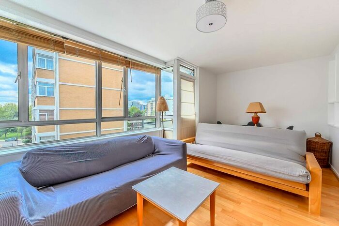 3 Bedroom Flat To Rent In Lupus Street, Pimlico, London, SW1V