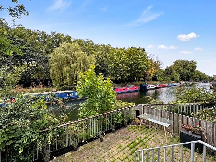 1 Bedroom Flat To Rent In Printers Mews, London, E3