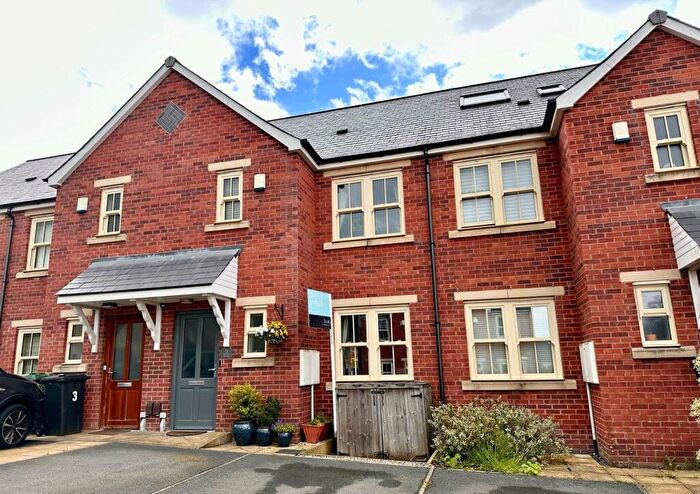 3 Bedroom Terraced House To Rent In Oak Park Terrace, Leeds, LS16
