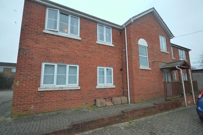 2 Bedroom Flat To Rent In Lawrence Court, Willesborough, Ashford, TN24