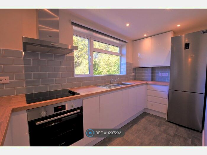 2 Bedroom Maisonette To Rent In Claudius Close, Chandler's Ford, Eastleigh SO53