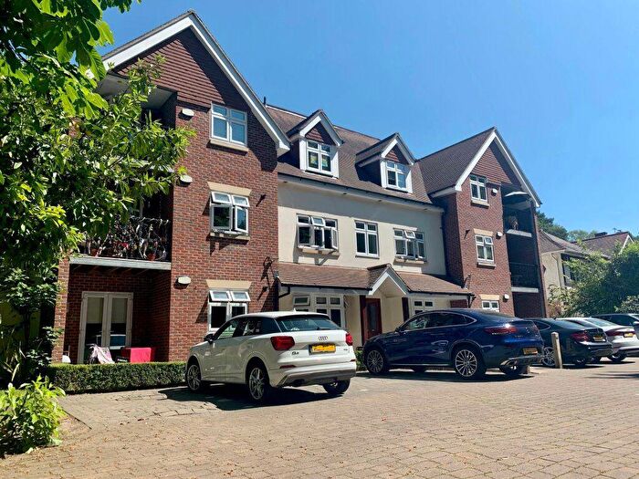 3 Bedroom Flat To Rent In Three Bedroom Penthouse Apartment, Queens Park, BH8