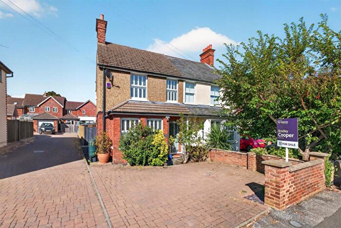 3 Bedroom Semi-Detached House For Sale In Kings Road, Flitwick, MK45