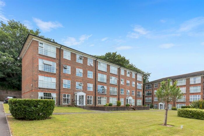 2 Bedroom Flat For Sale In Regency Court, Withdean Rise, Brighton, BN1