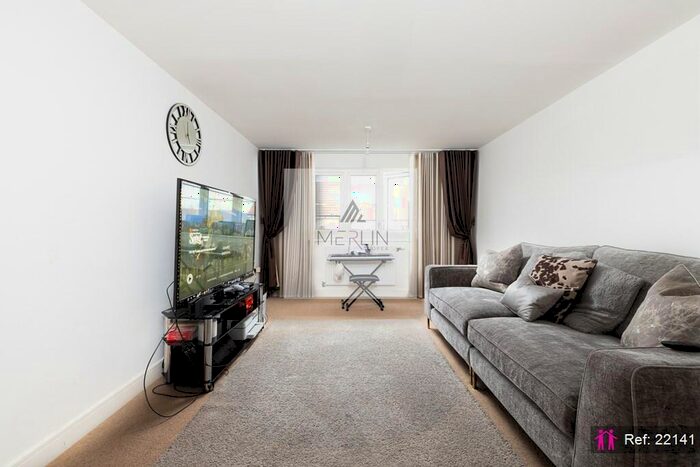 3 Bedroom Town House To Rent In Foxglove Gardens, Chigwell, IG7