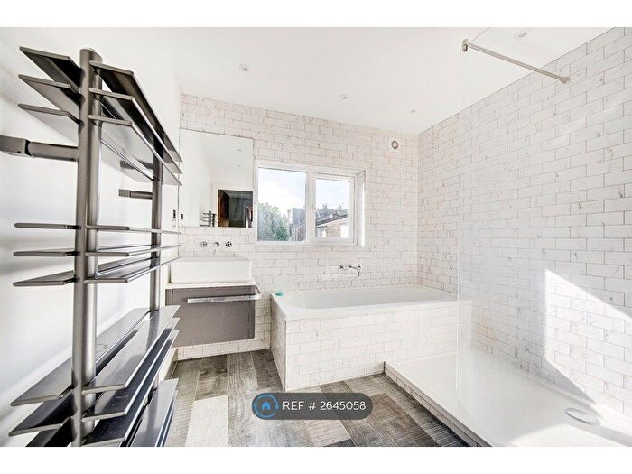 2 Bedroom Detached House To Rent In Combermere Road, London, SW9
