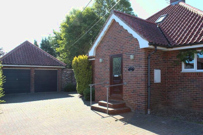 3 Bedroom Chalet To Rent In Druids Lane, Shelfanger, IP22