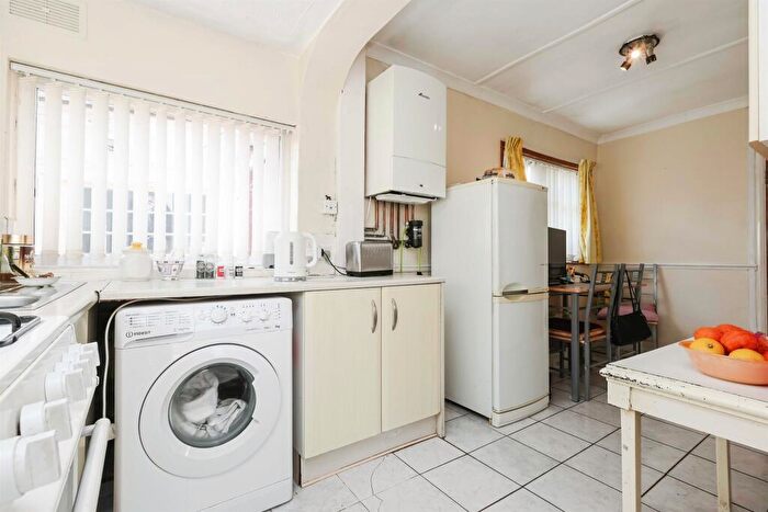 3 Bedroom Semi-Detached House For Sale In Lyttelton Road, Stechford, Birmingham, B33