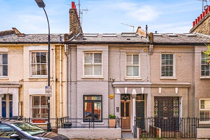 2 Bedroom Flat To Rent In Broughton Road, London, SW6