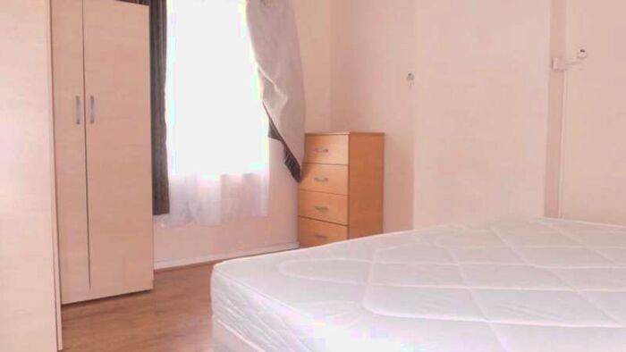 4 Bedroom Flat To Rent In Uxbridge Road, Hayes, UB4