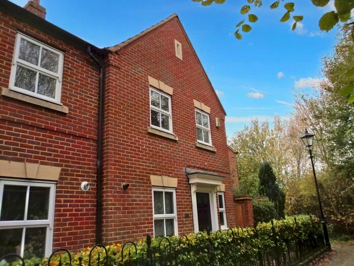 3 Bedroom End Of Terrace House To Rent In Monks Path, Fairford Leys, HP19