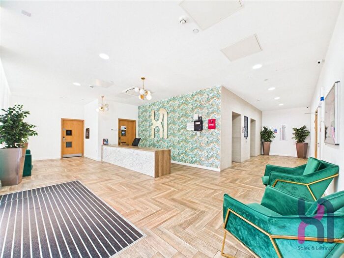 2 Bedroom Flat To Rent In Michigan Point Tower B, Michigan Avenue, M50