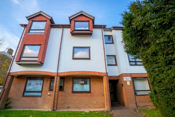 1 Bedroom Flat To Rent In Warminster Road, London, SE25