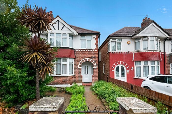 3 Bedroom End Of Terrace House For Sale In Carr Road, Northolt, UB5