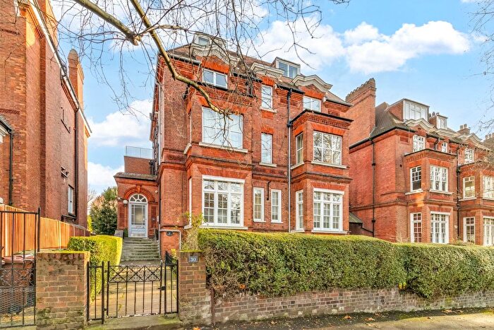 3 Bedroom Flat For Sale In Fitzjohns Avenue, Hampstead, London, NW3