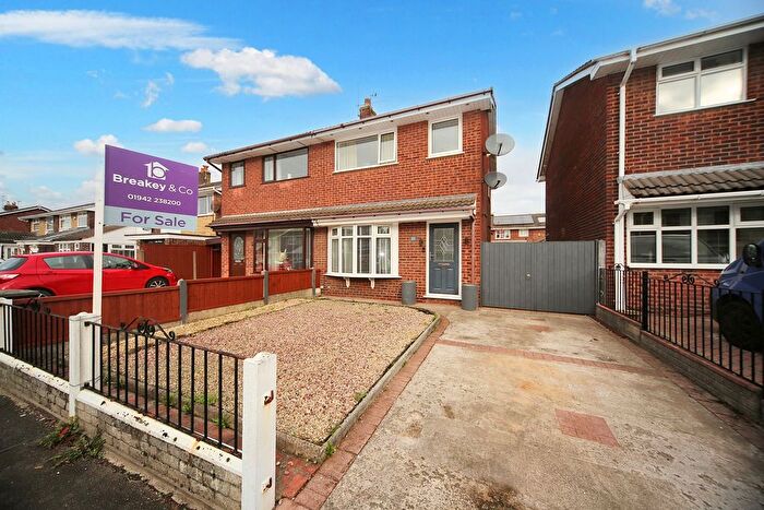 3 Bedroom Semi-detached House For Sale In Fulbeck Avenue, Wigan, WN3