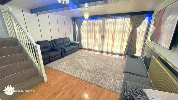 3 Bedroom End Of Terrace House To Rent In Redwood Estate, Hounslow, TW5