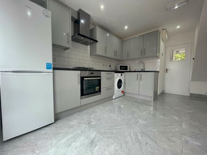 4 Bedroom House To Rent In Wynn Street, Birmingham, B15