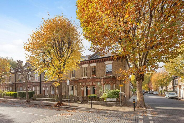 2 Bedroom Flat For Sale In Grayshott Road, The Shaftesbury Estate, SW11