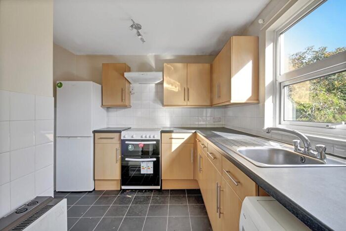 2 Bedroom Flat To Rent In Bedroom Flat In Chichester, PO19