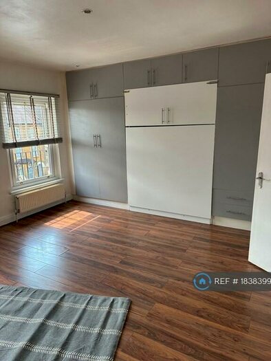 Studio To Rent In Lichfield Road, London, NW2