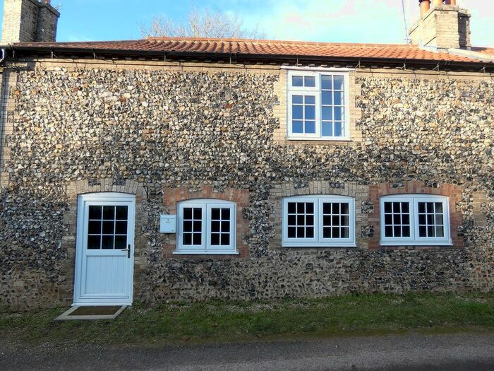 2 Bedroom Property To Rent In White Lion Cottages, The Street, Croxton, IP24
