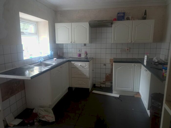 3 Bedroom End Of Terrace House For Sale In Penrhiwfer Road, Tonypandy, CF40