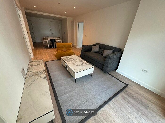 2 Bedroom Flat To Rent In Ellipse House, London, E16