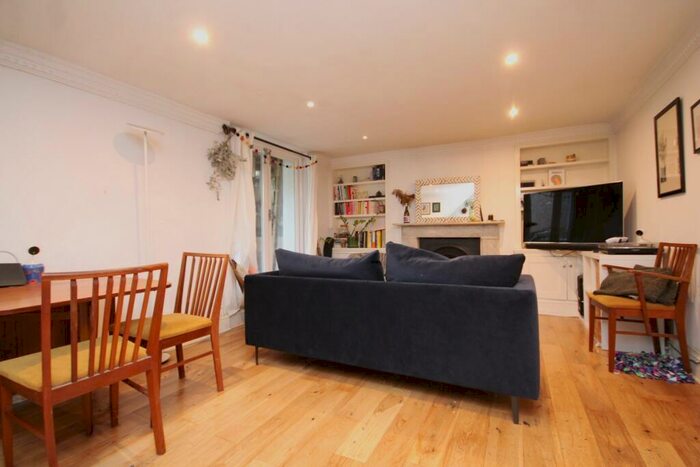 2 Bedroom Flat To Rent In Queens Drive, Finsbury Park, N4