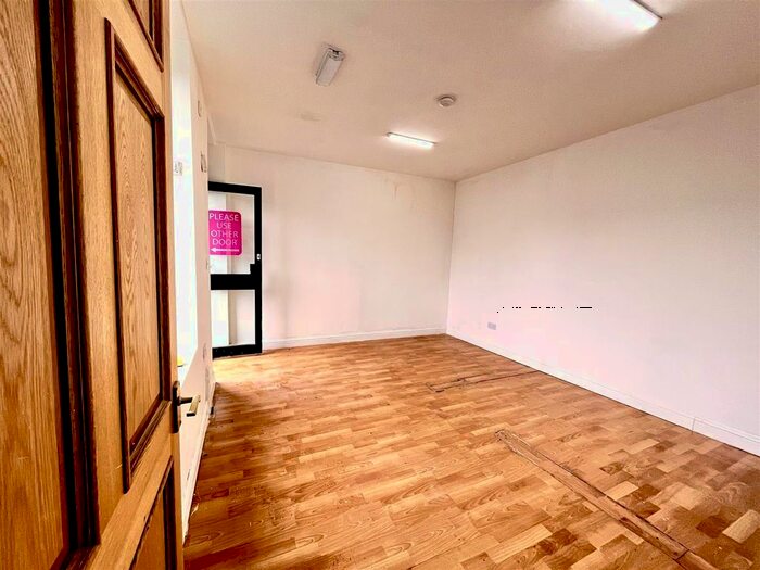 1 Bedroom Property To Rent In A Green Lane, Dewsbury, West Yorkshire, WF13